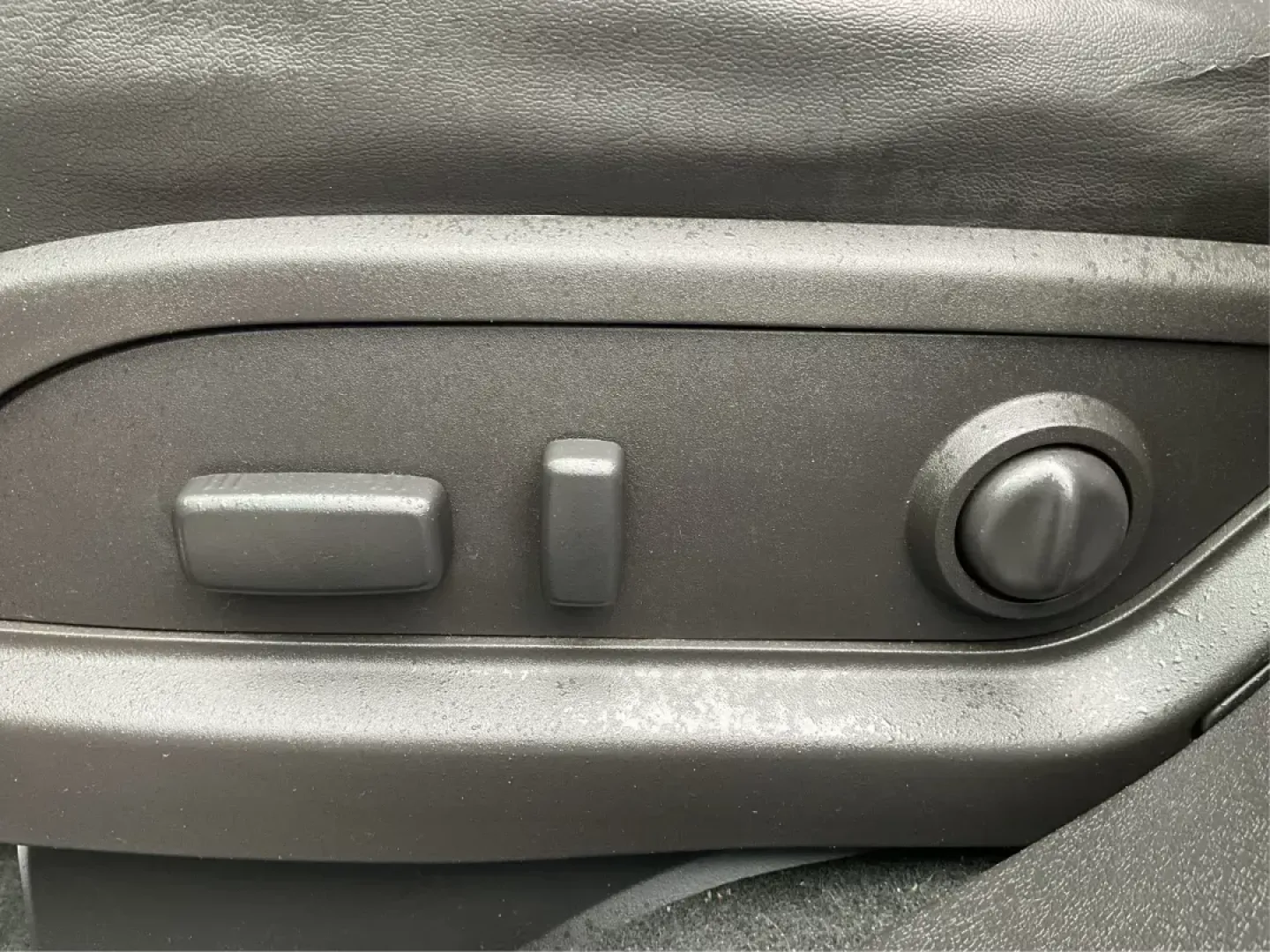 2016 Chevrolet Traverse 2LT (1GNKVHKD1GJ) with an 3.6L V-6 gasoline direct injection engine, located at 4508 South Dixie Dr, Moraine, OH, 45439, (937) 908-9800, 39.689976, -84.218452 - Third Row - Photo#18