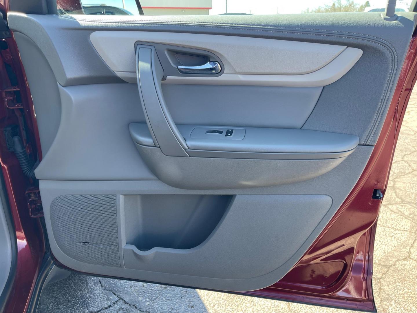 2016 Chevrolet Traverse 2LT (1GNKVHKD2GJ) with an 3.6L V-6 gasoline direct injection engine, located at 1099 N County Rd 25A, Troy, OH, 45373, (937) 908-9800, 40.057079, -84.212883 - Third Row - Photo#19