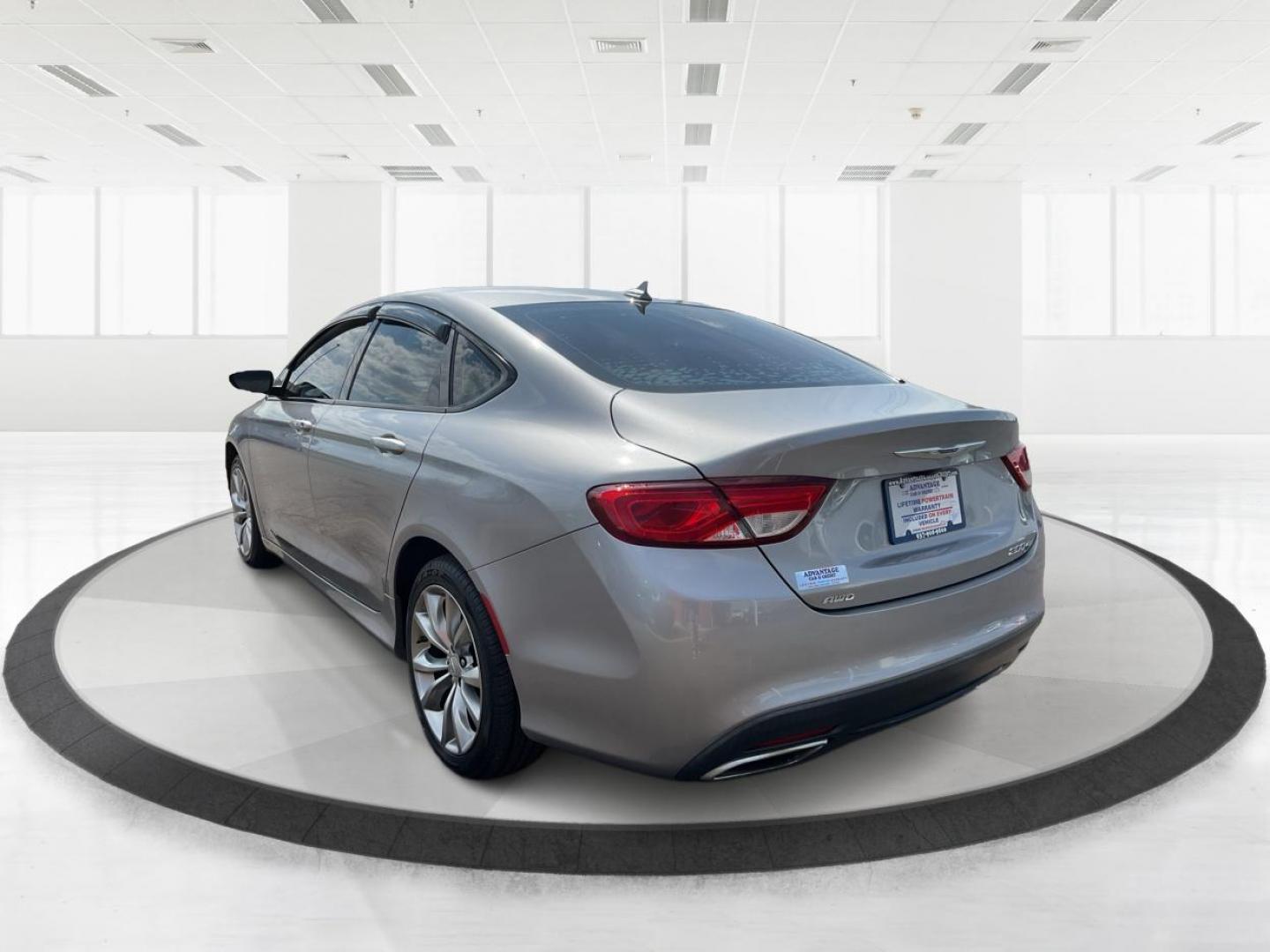 2016 Chrysler 200 S (1C3CCCDG8GN) with an Pentastar 3.6L V-6 DOHC engine, located at 401 Woodman Dr, Riverside, OH, 45431, (937) 908-9800, 39.760899, -84.123421 - 2016 Chrysler 200 S - Photo#4