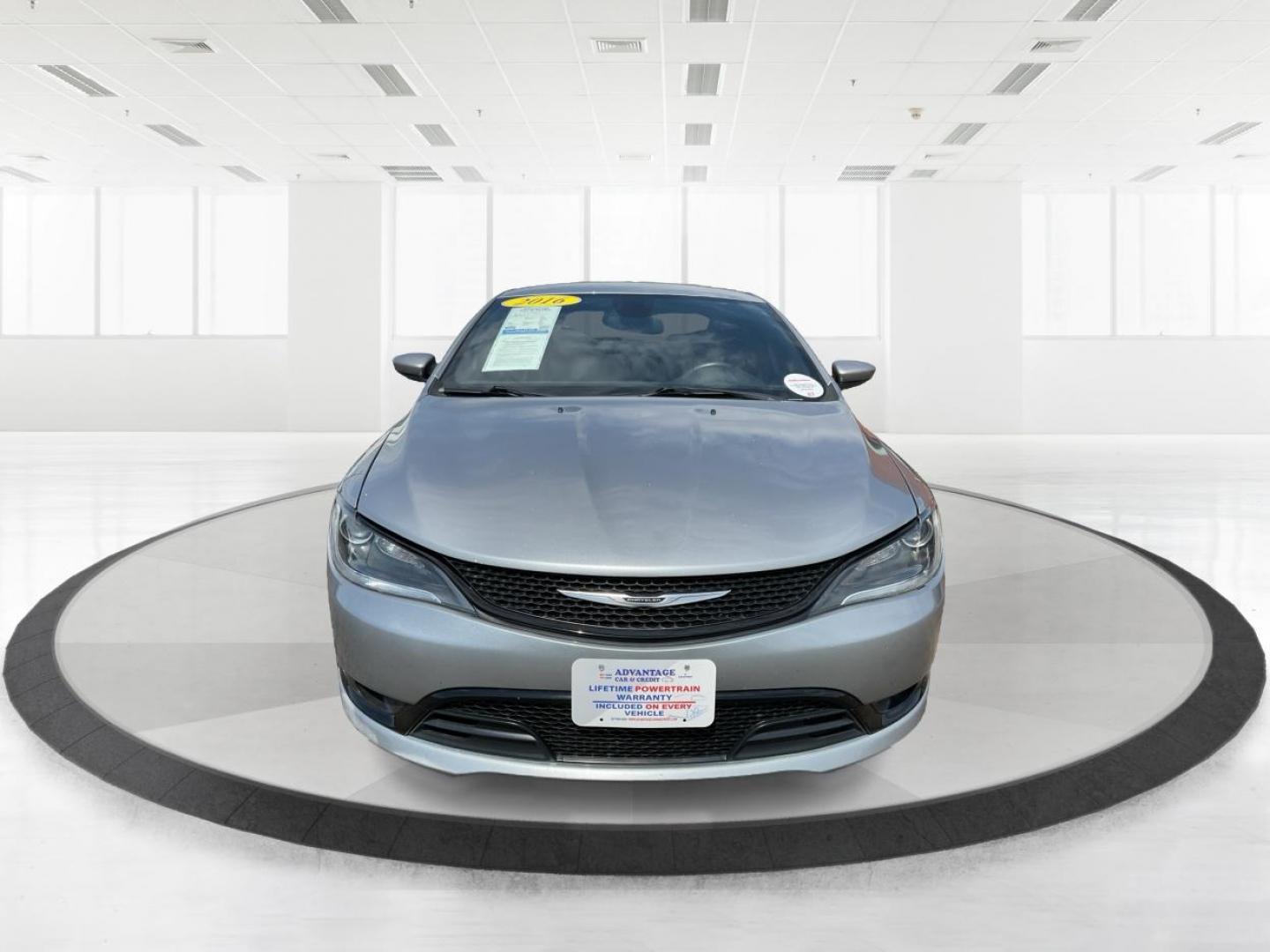 2016 Chrysler 200 S (1C3CCCDG8GN) with an Pentastar 3.6L V-6 DOHC engine, located at 401 Woodman Dr, Riverside, OH, 45431, (937) 908-9800, 39.760899, -84.123421 - 2016 Chrysler 200 S - Photo#6