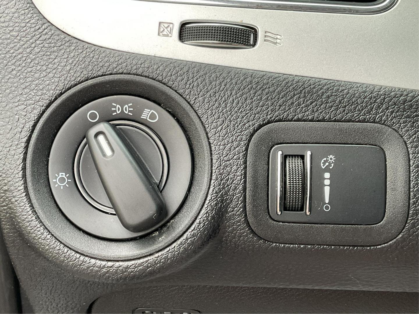 2016 Dodge Journey SE (3C4PDCAB7GT) with an Tigershark MultiAir 2.4L I-4 DOHC engine, located at 880 E. National Road, Vandalia, OH, 45377, (937) 908-9800, 39.891918, -84.183594 - 2016 Dodge Journey SE - Photo#17