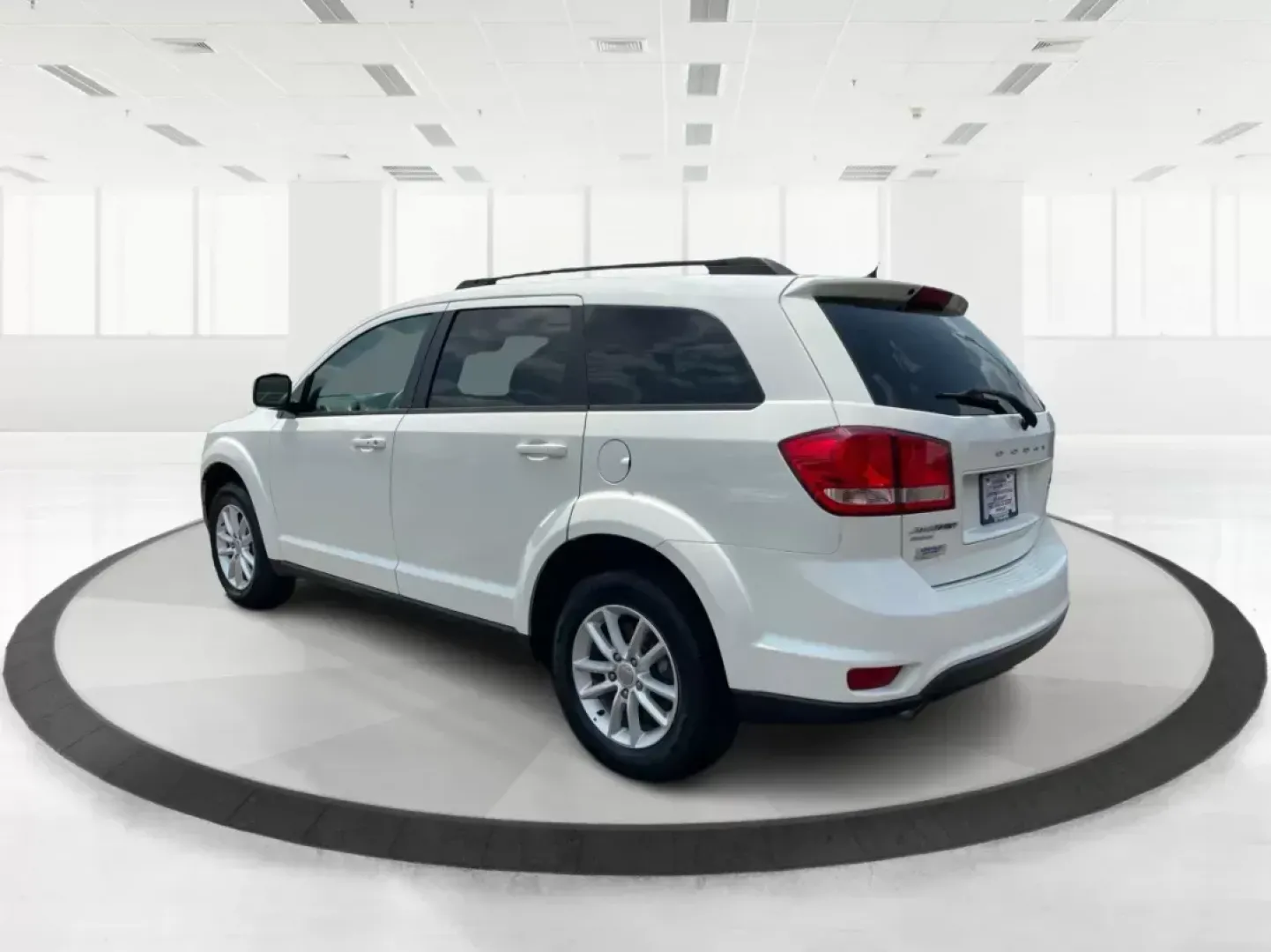 2016 Dodge Journey SXT (3C4PDDBG7GT) with an Pentastar 3.6L V-6 DOHC engine, located at 1230 East Main St, Xenia, OH, 45385, (937) 908-9800, 39.688026, -83.910172 - **Unleash Family Adventures with the 2016 Dodge Journey SXT! Ideal for Every Lifestyle.**<br /> <br /> Are you searching for a versatile SUV that caters to your family's adventures or daily commutes? Look no further than the 2016 Dodge Journey SXT available at **Advantage Car and Credit**, your trus - Photo#4