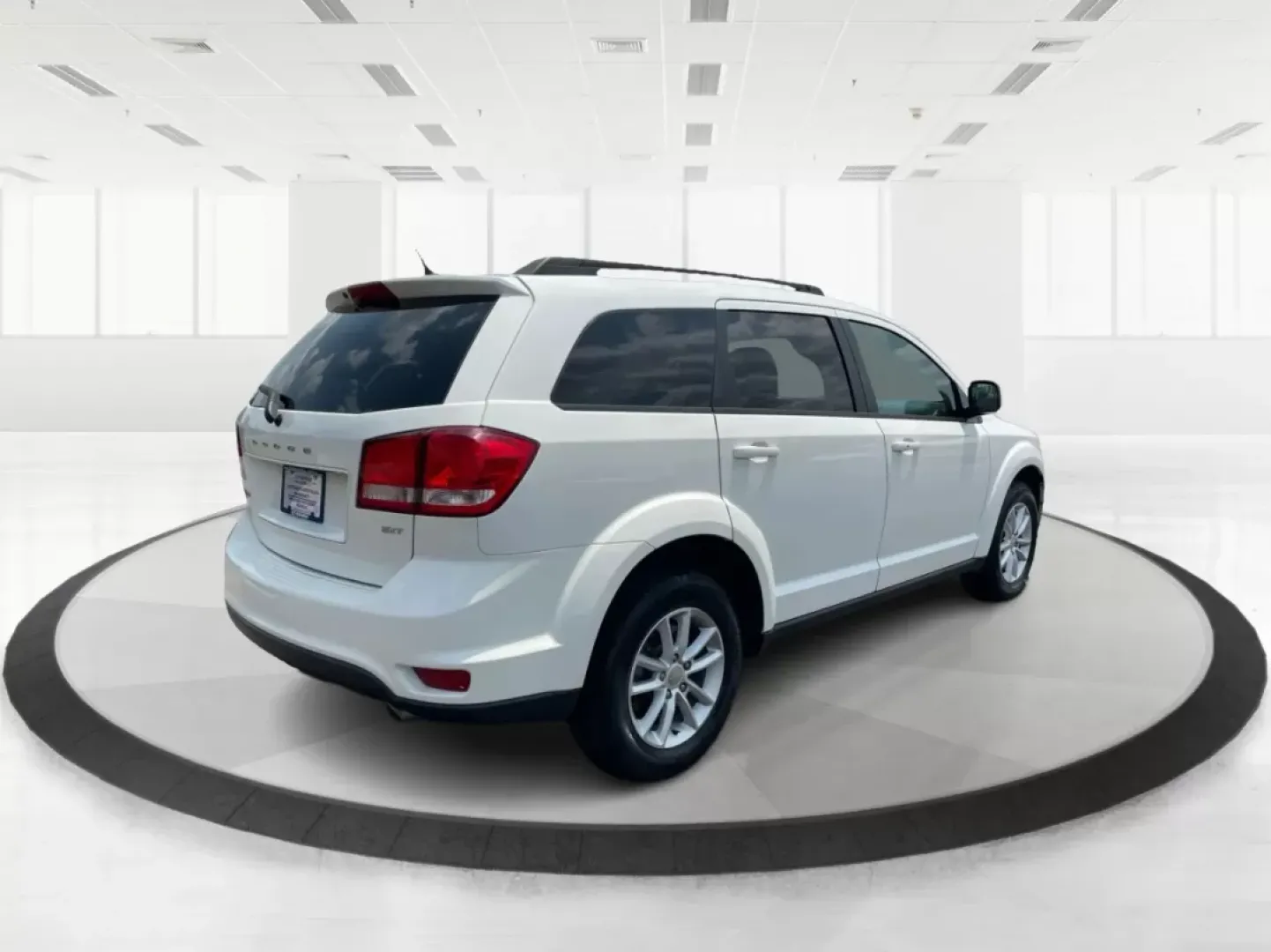 2016 Dodge Journey SXT (3C4PDDBG7GT) with an Pentastar 3.6L V-6 DOHC engine, located at 1230 East Main St, Xenia, OH, 45385, (937) 908-9800, 39.688026, -83.910172 - **Discover Your Next Adventure with the 2016 Dodge Journey SXT at Advantage Car and Credit!**<br /> <br /> Are you ready to elevate your family outings or weekend adventures? The 2016 Dodge Journey SXT is the ideal SUV for those seeking space, functionality, and comfort without breaking the bank. Wi - Photo#2