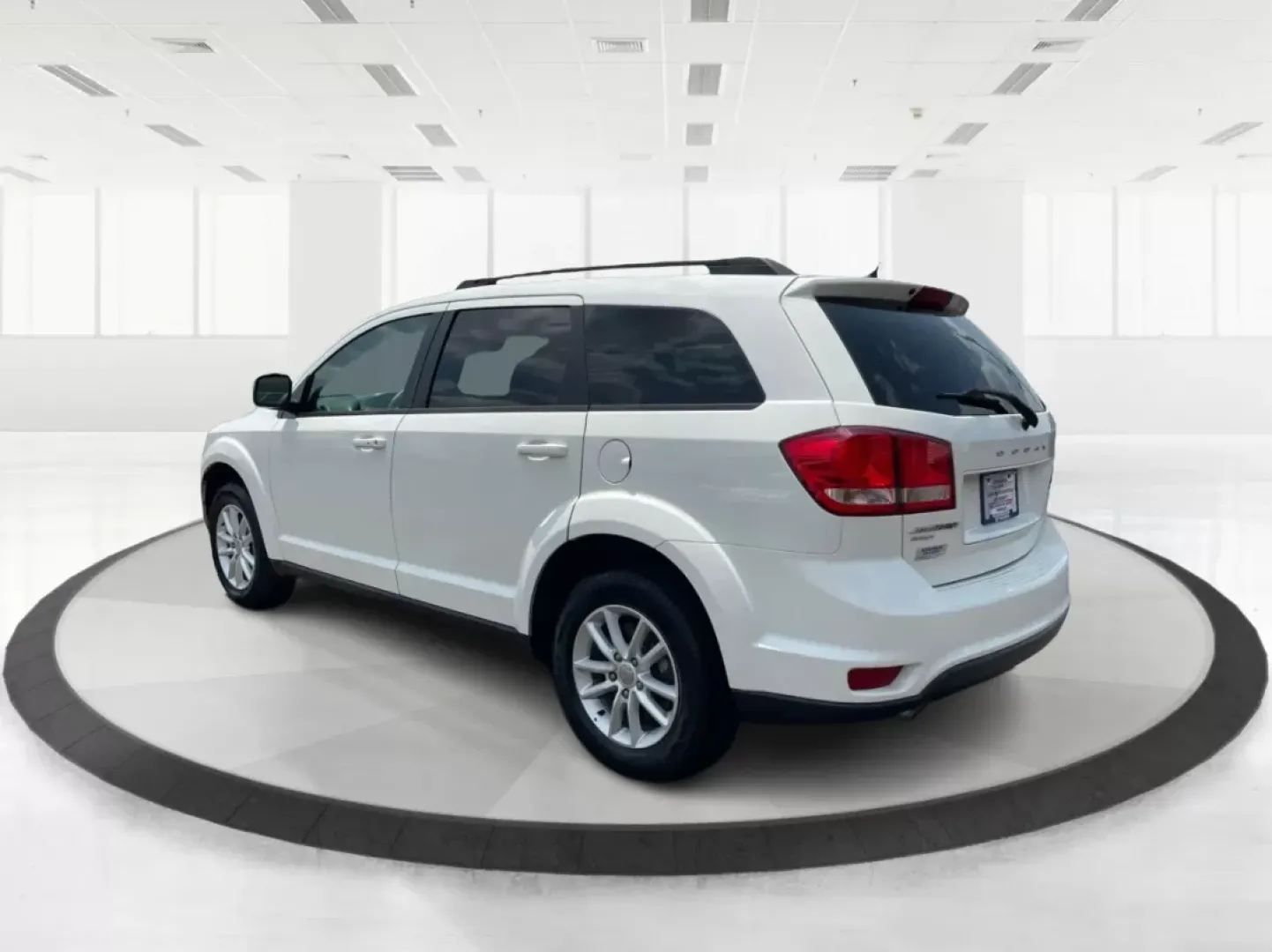 2016 Dodge Journey SXT (3C4PDDBG7GT) with an Pentastar 3.6L V-6 DOHC engine, located at 1230 East Main St, Xenia, OH, 45385, (937) 908-9800, 39.688026, -83.910172 - **Discover Your Next Adventure with the 2016 Dodge Journey SXT at Advantage Car and Credit!**<br /> <br /> Are you ready to elevate your family outings or weekend adventures? The 2016 Dodge Journey SXT is the ideal SUV for those seeking space, functionality, and comfort without breaking the bank. Wi - Photo#4