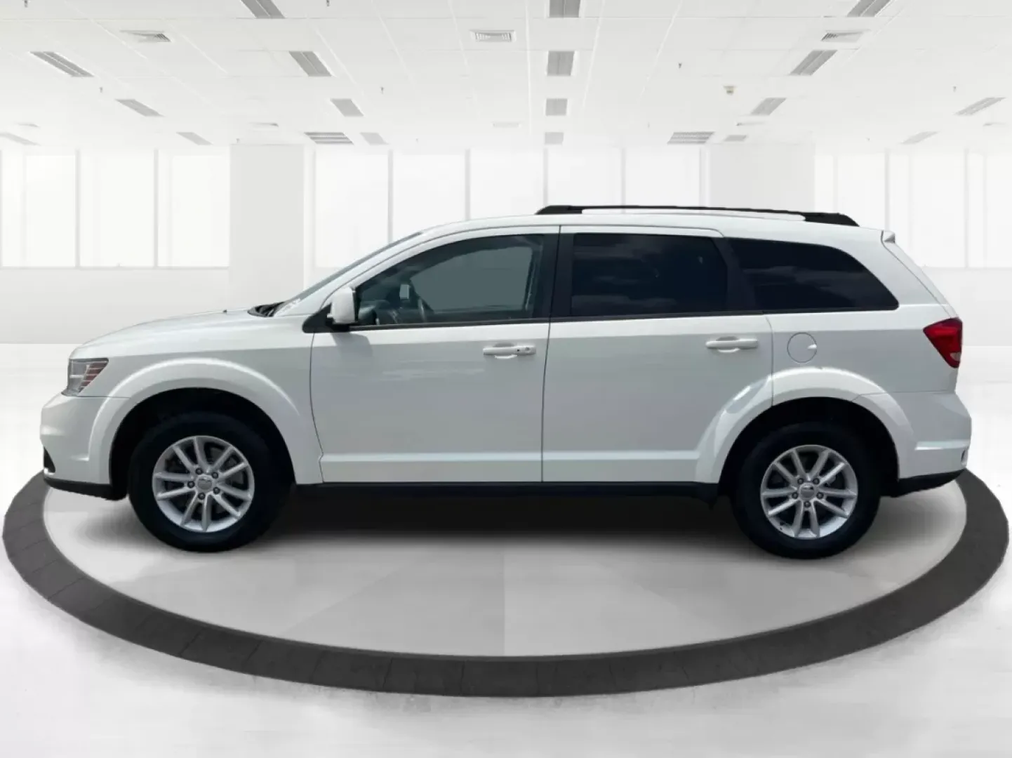 2016 Dodge Journey SXT (3C4PDDBG7GT) with an Pentastar 3.6L V-6 DOHC engine, located at 1230 East Main St, Xenia, OH, 45385, (937) 908-9800, 39.688026, -83.910172 - **Discover Your Next Adventure with the 2016 Dodge Journey SXT at Advantage Car and Credit!**<br /> <br /> Are you ready to elevate your family outings or weekend adventures? The 2016 Dodge Journey SXT is the ideal SUV for those seeking space, functionality, and comfort without breaking the bank. Wi - Photo#5