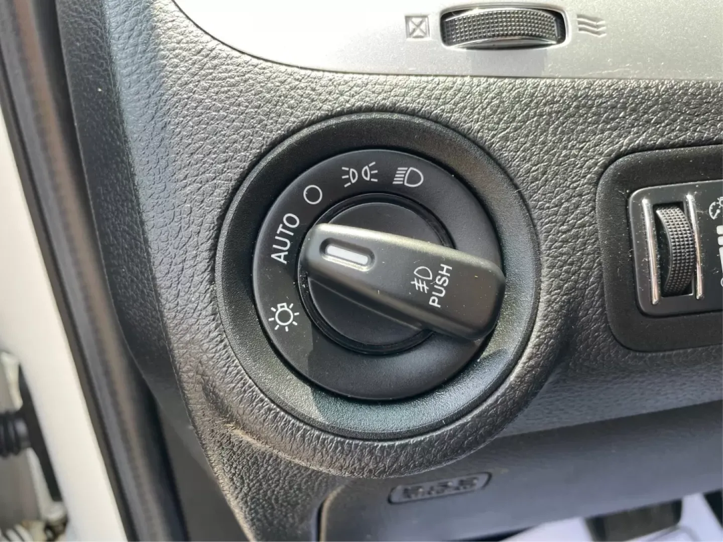 2016 Dodge Journey SXT (3C4PDDBG7GT) with an Pentastar 3.6L V-6 DOHC engine, located at 1230 East Main St, Xenia, OH, 45385, (937) 908-9800, 39.688026, -83.910172 - **Discover Your Next Adventure with the 2016 Dodge Journey SXT at Advantage Car and Credit!**<br /> <br /> Are you ready to elevate your family outings or weekend adventures? The 2016 Dodge Journey SXT is the ideal SUV for those seeking space, functionality, and comfort without breaking the bank. Wi - Photo#17