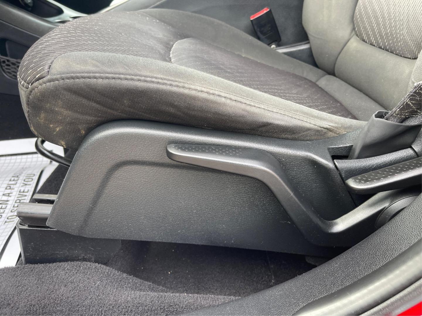 2016 Dodge Journey SXT (3C4PDCBG3GT) with an Other engine, located at 1230 East Main St, Xenia, OH, 45385, (937) 908-9800, 39.688026, -83.910172 - Third Row - Photo#17