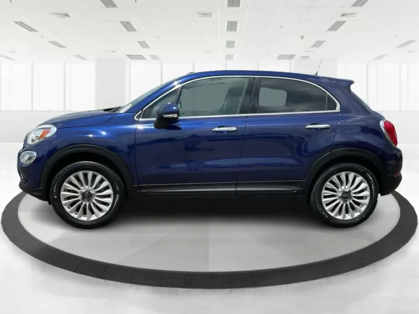 2016 FIAT 500X Lounge (ZFBCFYDT9GP) with an MultiAir 2.4L I-4 variable valve control engine, located at 8750 N County Rd 25A, Piqua, OH, 45356, (937) 908-9800, 40.164391, -84.232513 - **Explore Adventure with a 2016 FIAT 500X Lounge Perfect for Daily Drives and Weekend Getaways!**<br /> <br /> Are you ready to elevate your driving experience? Whether you're commuting to work, dropping the kids off at school, or planning a weekend adventure, the 2016 FIAT 500X Lounge is your idea - Photo#5