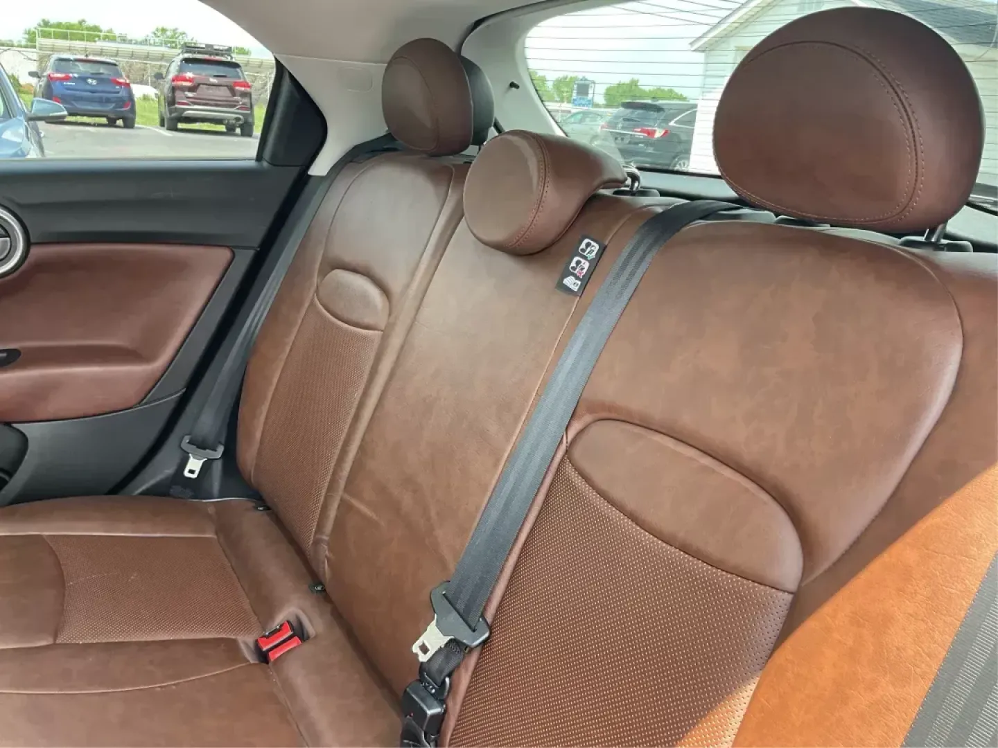 2016 FIAT 500X Lounge (ZFBCFYDT9GP) with an MultiAir 2.4L I-4 variable valve control engine, located at 8750 N County Rd 25A, Piqua, OH, 45356, (937) 908-9800, 40.164391, -84.232513 - **Explore Adventure with a 2016 FIAT 500X Lounge Perfect for Daily Drives and Weekend Getaways!**<br /> <br /> Are you ready to elevate your driving experience? Whether you're commuting to work, dropping the kids off at school, or planning a weekend adventure, the 2016 FIAT 500X Lounge is your idea - Photo#9