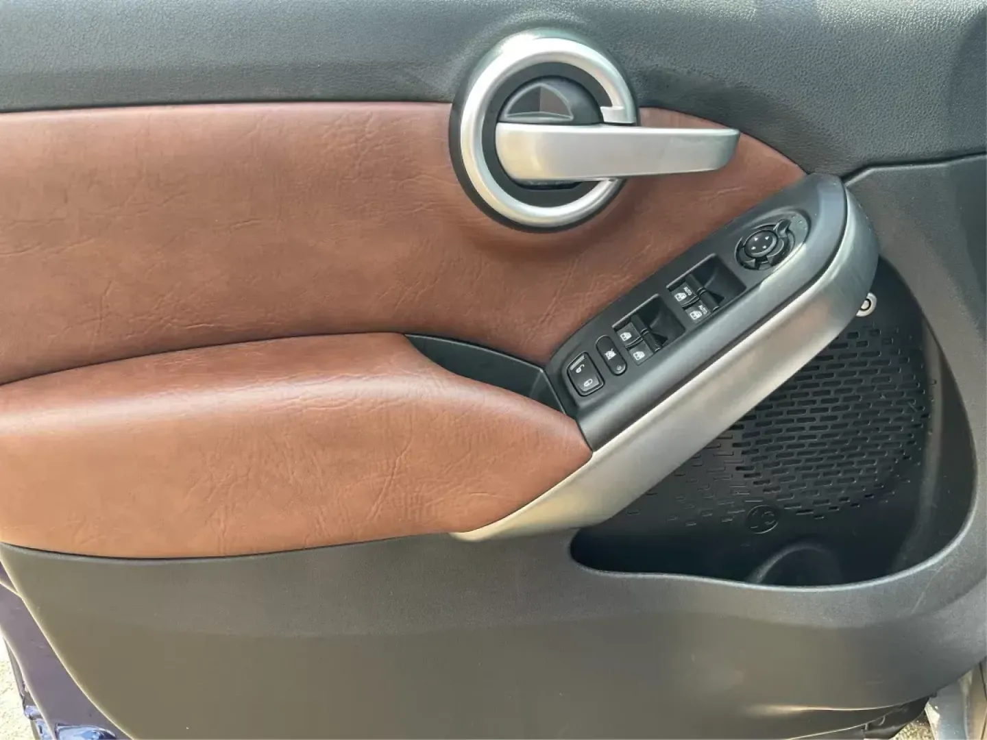 2016 FIAT 500X Lounge (ZFBCFYDT9GP) with an MultiAir 2.4L I-4 variable valve control engine, located at 8750 N County Rd 25A, Piqua, OH, 45356, (937) 908-9800, 40.164391, -84.232513 - **Explore Adventure with a 2016 FIAT 500X Lounge Perfect for Daily Drives and Weekend Getaways!**<br /> <br /> Are you ready to elevate your driving experience? Whether you're commuting to work, dropping the kids off at school, or planning a weekend adventure, the 2016 FIAT 500X Lounge is your idea - Photo#18