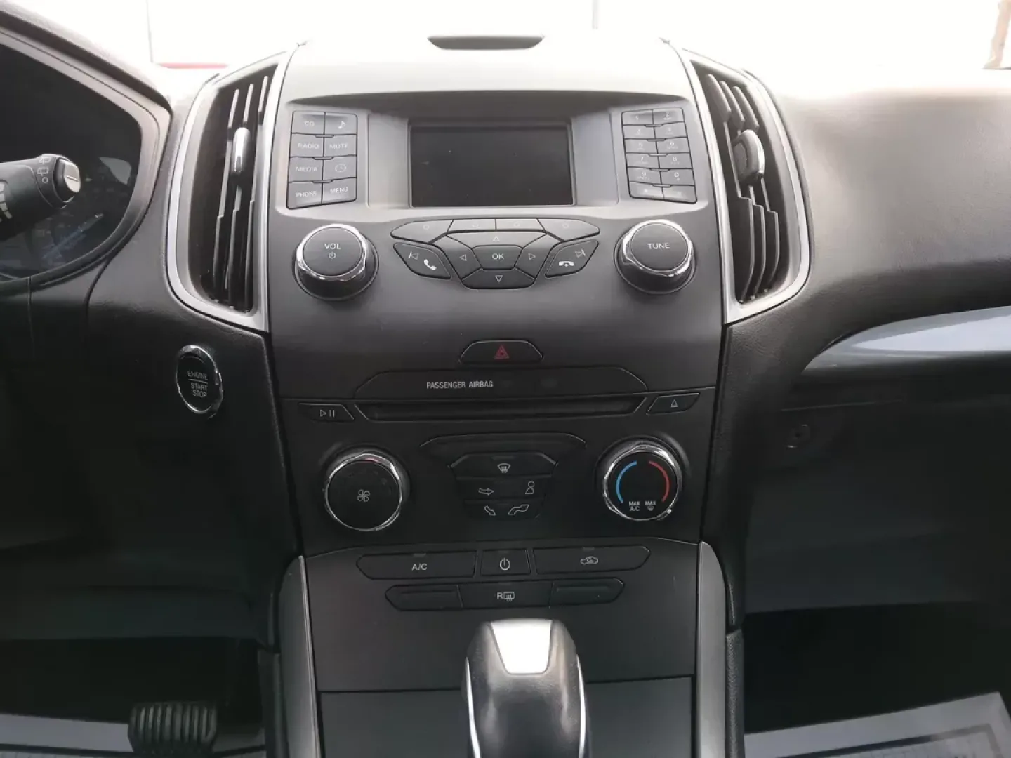 2016 Ford Edge SE AWD (2FMPK4G95GB) with an 2.0L L4 DOHC 16V engine, 6-Speed Automatic transmission, located at 880 E. National Road, Vandalia, OH, 45377, (937) 908-9800, 39.891918, -84.183594 - 2016 Ford Edge SE AWD - Photo#13