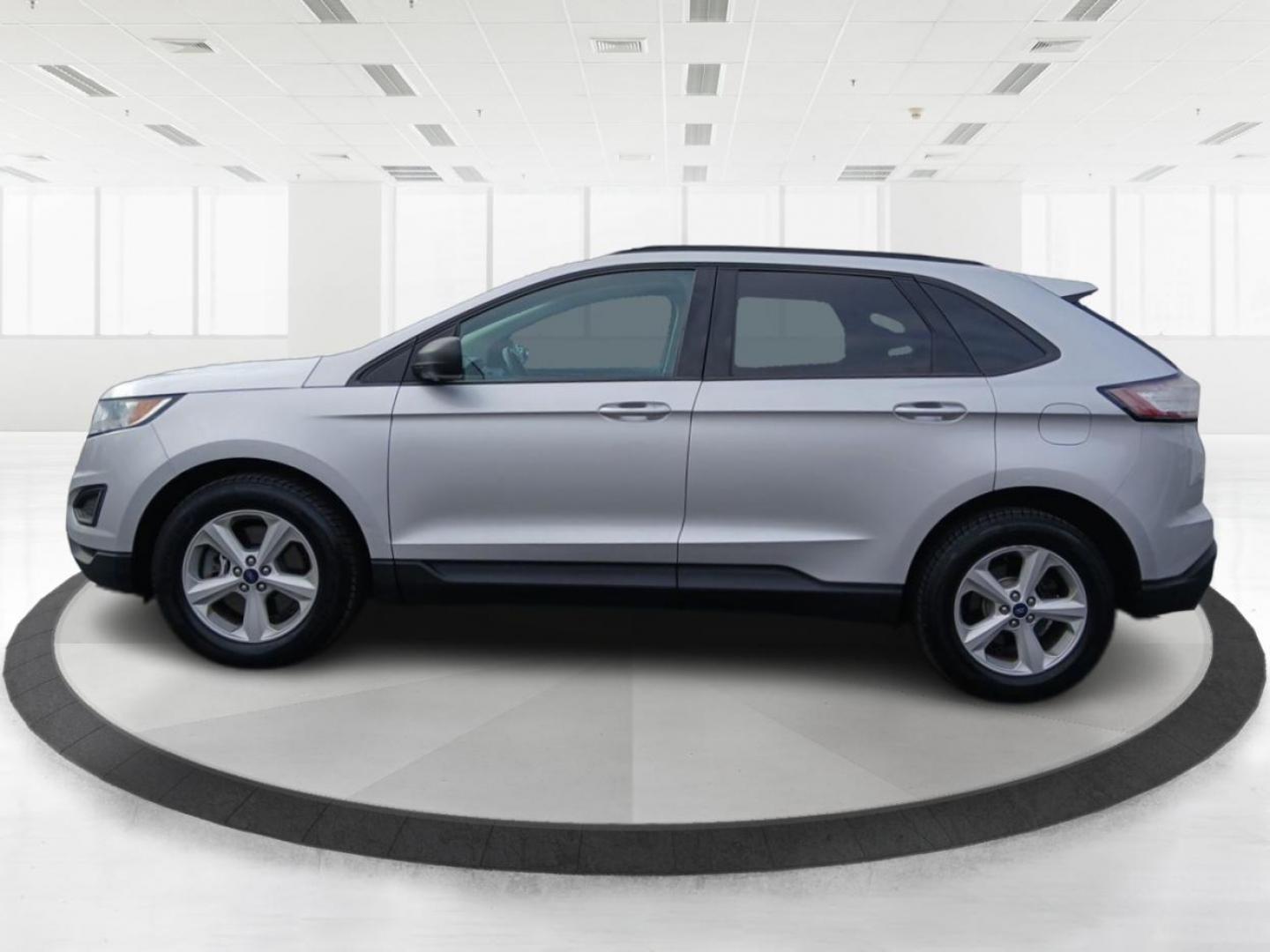 2016 Ford Edge SE AWD (2FMPK4G95GB) with an 2.0L L4 DOHC 16V engine, 6-Speed Automatic transmission, located at 880 E. National Road, Vandalia, OH, 45377, (937) 908-9800, 39.891918, -84.183594 - 2016 Ford Edge SE AWD - Photo#5