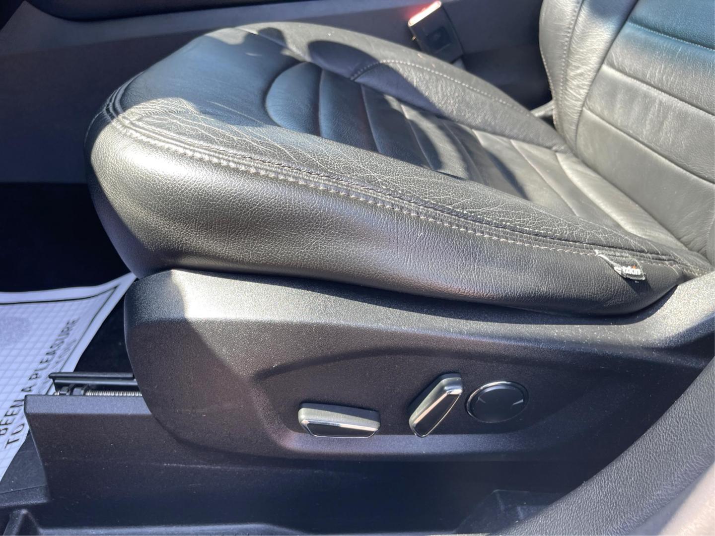 2016 Ford Edge SEL (2FMPK3J91GB) with an 3.5L V-6 DOHC engine, located at 1230 East Main St, Xenia, OH, 45385, (937) 908-9800, 39.688026, -83.910172 - 2016 Ford Edge SEL - Photo#16