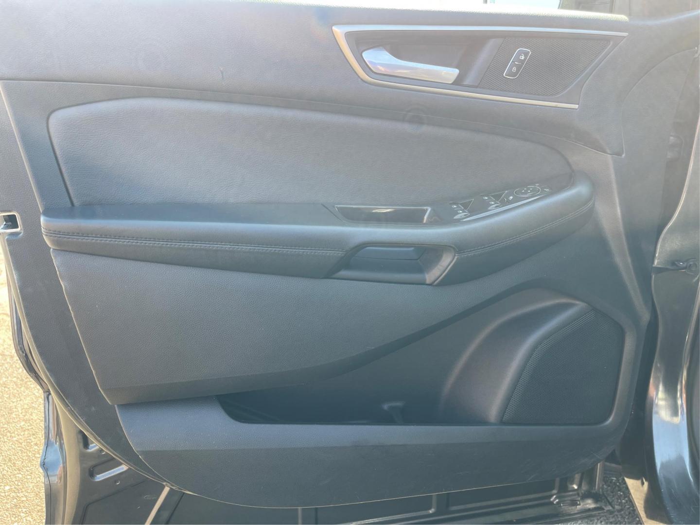 2016 Ford Edge SEL (2FMPK3J91GB) with an 3.5L V-6 DOHC engine, located at 1230 East Main St, Xenia, OH, 45385, (937) 908-9800, 39.688026, -83.910172 - 2016 Ford Edge SEL - Photo#17