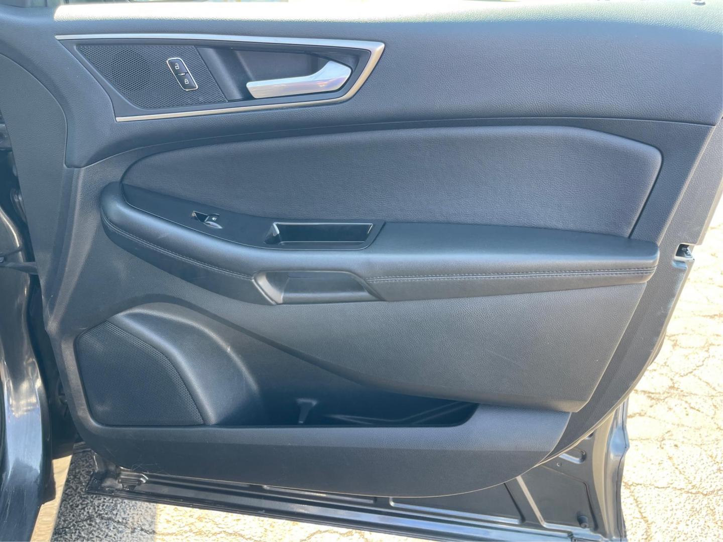 2016 Ford Edge SEL (2FMPK3J91GB) with an 3.5L V-6 DOHC engine, located at 1230 East Main St, Xenia, OH, 45385, (937) 908-9800, 39.688026, -83.910172 - 2016 Ford Edge SEL - Photo#18