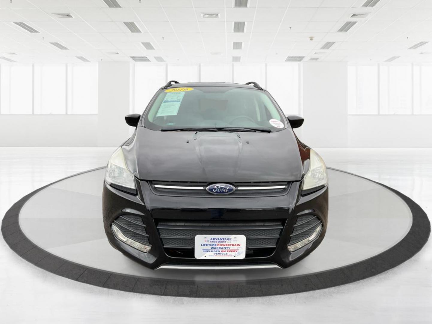 2016 Ford Escape SE (1FMCU9G96GU) with an EcoBoost 1.6L I-4 gasoline direct injection engine, located at 1230 East Main St, Xenia, OH, 45385, (937) 908-9800, 39.688026, -83.910172 - 2016 Ford Escape SE - Photo#5