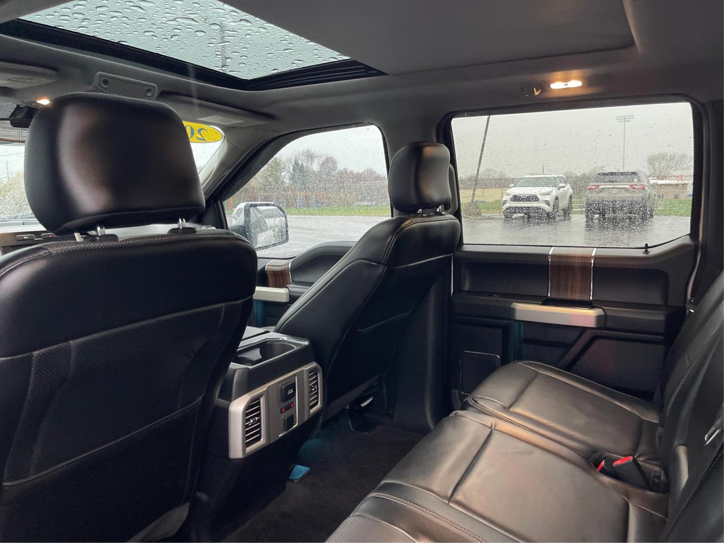 2016 Ford F-150 Lariat SuperCrew 5.5-ft. Bed 4WD (1FTFW1EG3GF) with an 3.5 V6 engine, 6-Speed Automatic transmission, located at 1184 Kauffman Ave, Fairborn, OH, 45324, (937) 908-9800, 39.807072, -84.030914 - 2016 Ford F-150 Lariat SuperCrew 5.5-ft. Bed 4WD - Photo#9
