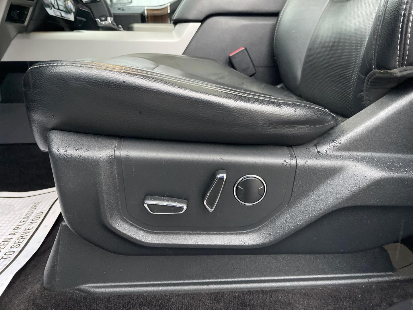 2016 Ford F-150 Lariat SuperCrew 5.5-ft. Bed 4WD (1FTFW1EG3GF) with an 3.5 V6 engine, 6-Speed Automatic transmission, located at 1184 Kauffman Ave, Fairborn, OH, 45324, (937) 908-9800, 39.807072, -84.030914 - 2016 Ford F-150 Lariat SuperCrew 5.5-ft. Bed 4WD - Photo#17