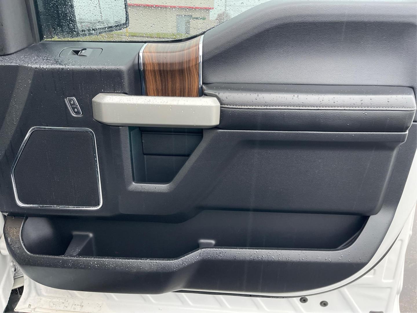 2016 Ford F-150 Lariat SuperCrew 5.5-ft. Bed 4WD (1FTFW1EG3GF) with an 3.5 V6 engine, 6-Speed Automatic transmission, located at 1184 Kauffman Ave, Fairborn, OH, 45324, (937) 908-9800, 39.807072, -84.030914 - 2016 Ford F-150 Lariat SuperCrew 5.5-ft. Bed 4WD - Photo#19