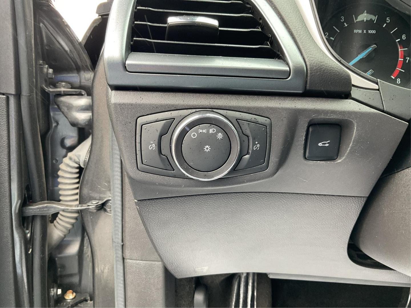 2016 Ford Fusion SE (3FA6P0H79GR) with an Other engine, located at 4508 South Dixie Dr, Moraine, OH, 45439, (937) 908-9800, 39.689976, -84.218452 - 2016 Ford Fusion SE - Photo#16