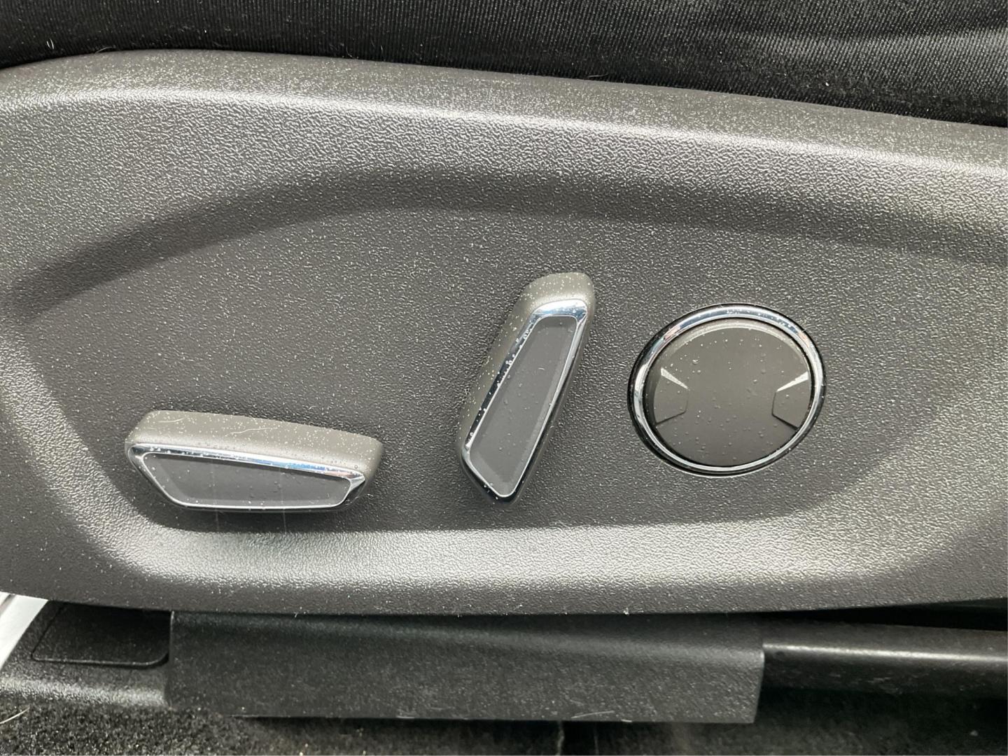 2016 Ford Fusion SE (3FA6P0H79GR) with an Other engine, located at 4508 South Dixie Dr, Moraine, OH, 45439, (937) 908-9800, 39.689976, -84.218452 - 2016 Ford Fusion SE - Photo#17