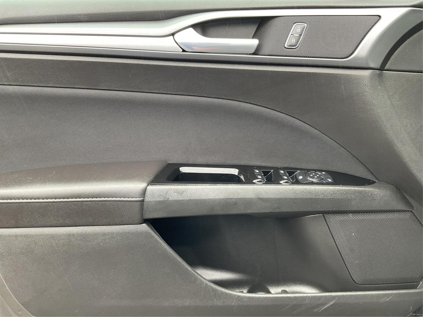 2016 Ford Fusion SE (3FA6P0H79GR) with an Other engine, located at 4508 South Dixie Dr, Moraine, OH, 45439, (937) 908-9800, 39.689976, -84.218452 - 2016 Ford Fusion SE - Photo#18
