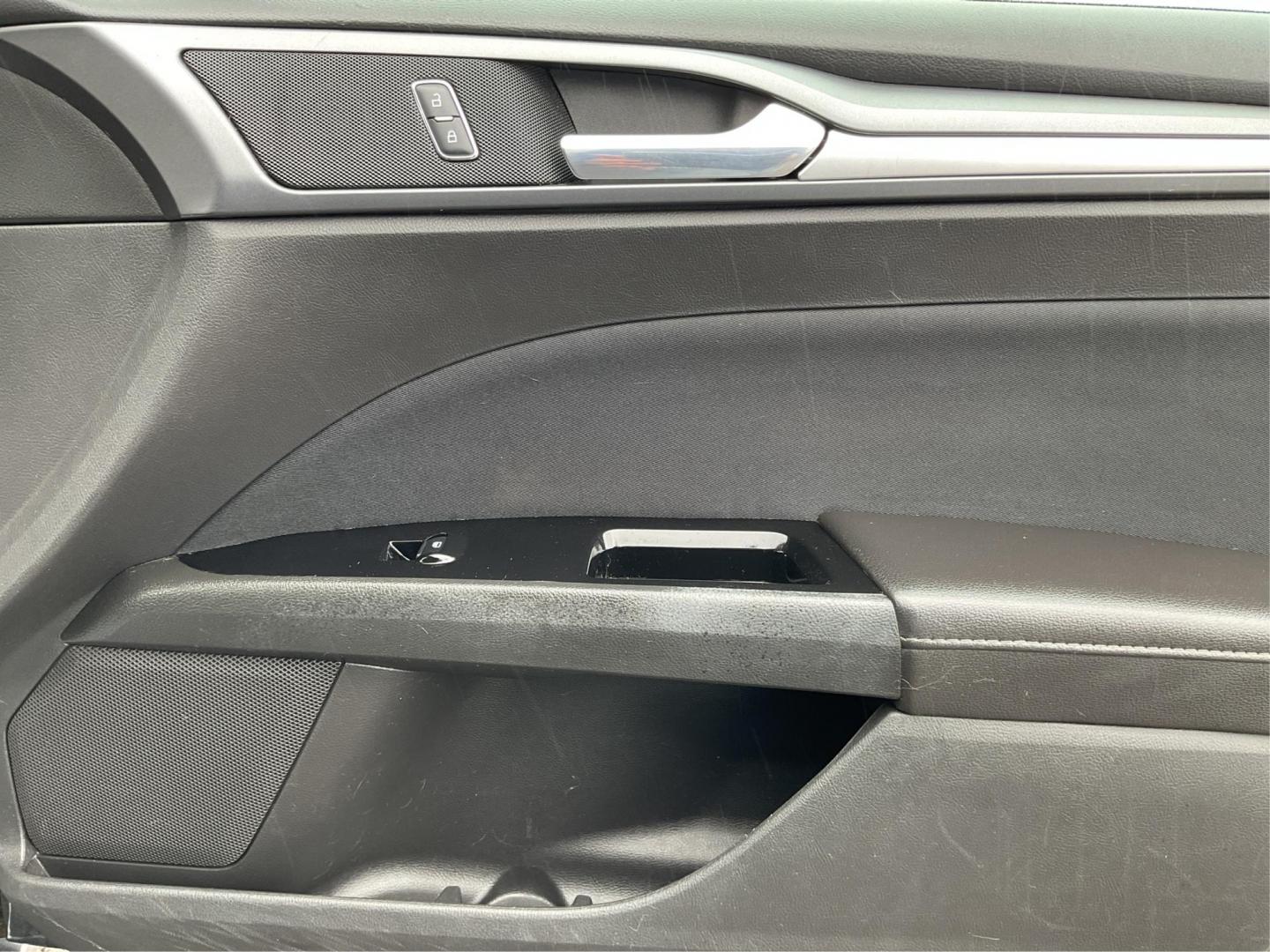 2016 Ford Fusion SE (3FA6P0H79GR) with an Other engine, located at 4508 South Dixie Dr, Moraine, OH, 45439, (937) 908-9800, 39.689976, -84.218452 - 2016 Ford Fusion SE - Photo#19