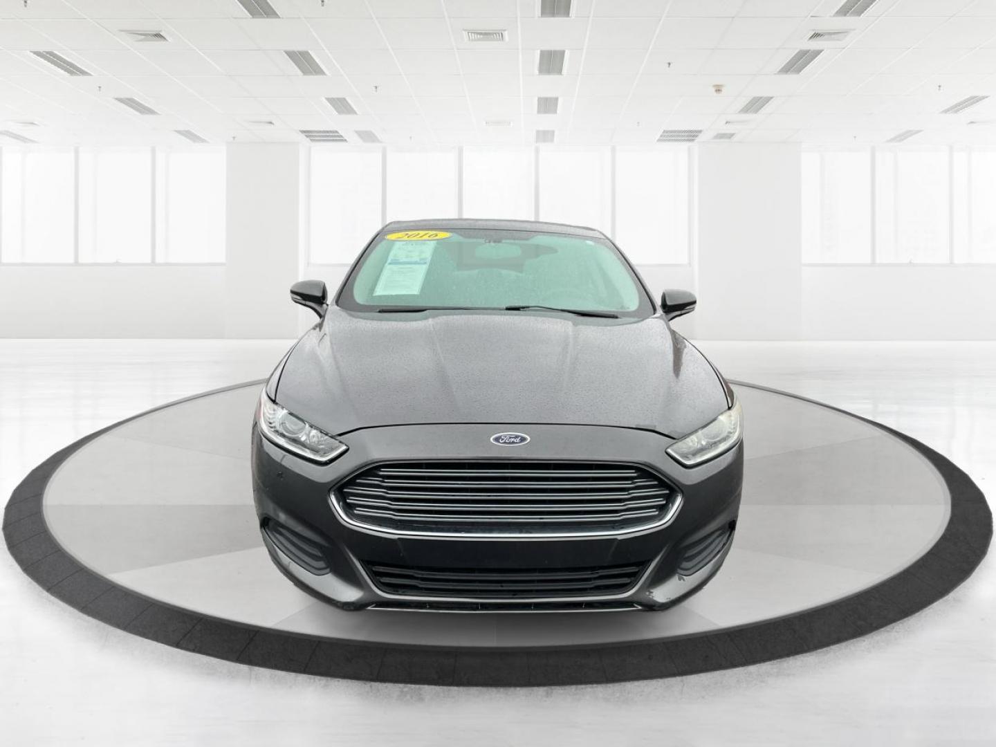2016 Ford Fusion SE (3FA6P0H79GR) with an Other engine, located at 4508 South Dixie Dr, Moraine, OH, 45439, (937) 908-9800, 39.689976, -84.218452 - 2016 Ford Fusion SE - Photo#6
