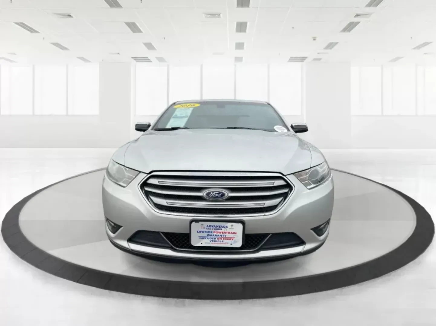 2016 Ford Taurus Limited (1FAHP2F82GG) with an EcoBoost 2L I-4 gasoline direct injection engine, located at 8750 N County Rd 25A, Piqua, OH, 45356, (937) 908-9800, 40.164391, -84.232513 - **Experience the Ultimate in Comfort and Style with the 2016 Ford Taurus Limited at Advantage Car and Credit!**<br /> <br /> Are you searching for a reliable sedan that seamlessly fits into your busy lifestyle? Whether you're commuting to work, taking the kids to soccer practice, or planning a weeke - Photo#6