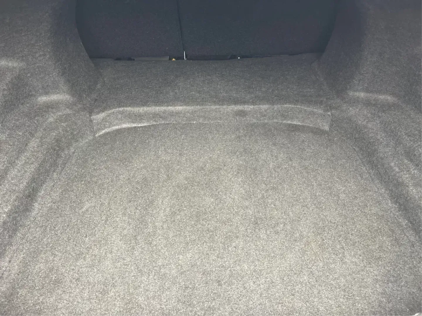 2016 Ford Taurus Limited (1FAHP2F82GG) with an EcoBoost 2L I-4 gasoline direct injection engine, located at 8750 N County Rd 25A, Piqua, OH, 45356, (937) 908-9800, 40.164391, -84.232513 - **Experience the Ultimate in Comfort and Style with the 2016 Ford Taurus Limited at Advantage Car and Credit!**<br /> <br /> Are you searching for a reliable sedan that seamlessly fits into your busy lifestyle? Whether you're commuting to work, taking the kids to soccer practice, or planning a weeke - Photo#10