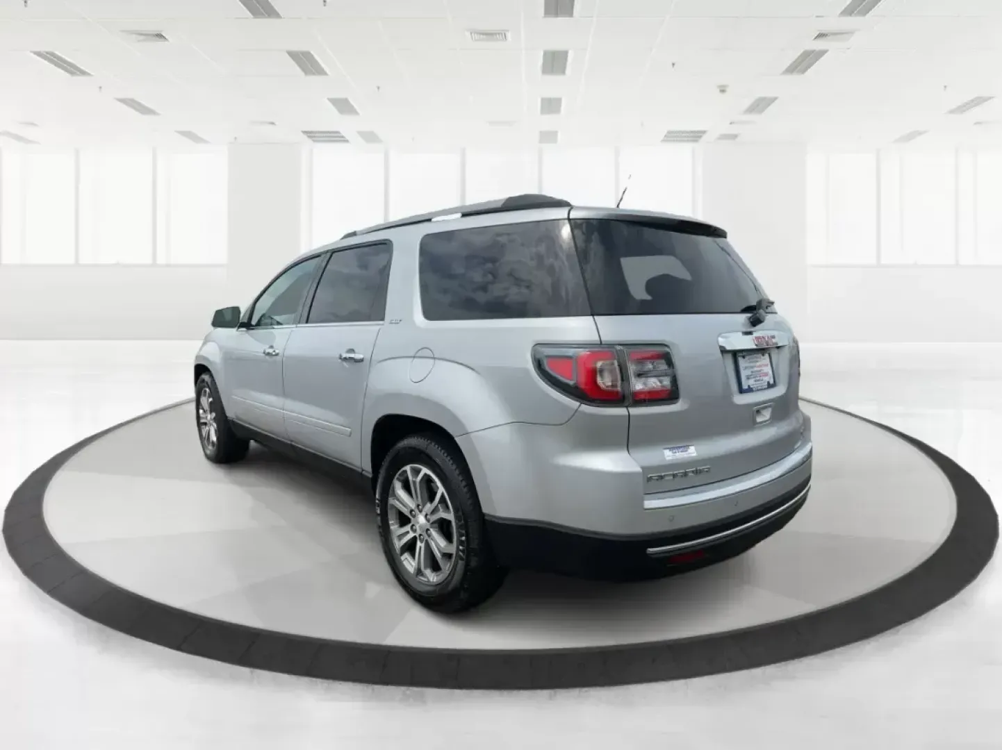 2016 GMC Acadia SLT-1 (1GKKVRKD0GJ) with an 3.6L V-6 gasoline direct injection engine, located at 880 E. National Road, Vandalia, OH, 45377, (937) 908-9800, 39.891918, -84.183594 - **Discover Your Next Adventure in This 2016 GMC Acadia SLT-1!**<br /> <br /> Are you ready to elevate your family road trips or weekend getaways? This impressive 2016 GMC Acadia SLT-1, available at Advantage Car and Credit in Fairborn, OH, is the perfect SUV for those who cherish both comfort and ve - Photo#4