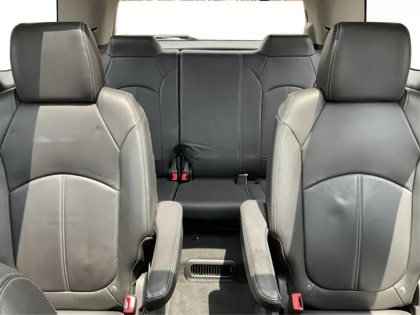 2016 GMC Acadia SLT-1 (1GKKVRKD0GJ) with an 3.6L V-6 gasoline direct injection engine, located at 880 E. National Road, Vandalia, OH, 45377, (937) 908-9800, 39.891918, -84.183594 - **Discover Your Next Adventure in This 2016 GMC Acadia SLT-1!**<br /> <br /> Are you ready to elevate your family road trips or weekend getaways? This impressive 2016 GMC Acadia SLT-1, available at Advantage Car and Credit in Fairborn, OH, is the perfect SUV for those who cherish both comfort and ve - Photo#13
