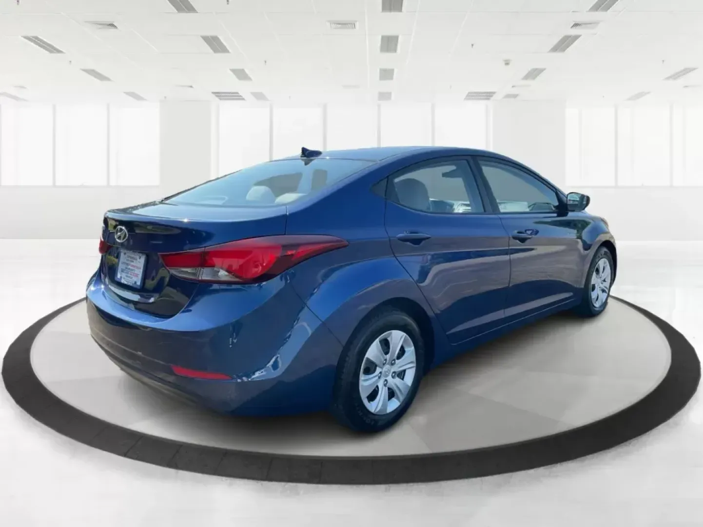 2016 Hyundai Elantra SE (5NPDH4AE5GH) with an Nu 1.8L I-4 DOHC engine, located at 1951 S Dayton Lakeview Rd., New Carlisle, OH, 45344, (937) 908-9800, 39.890999, -84.050255 - **Elevate Your Daily Commute with the 2016 Hyundai Elantra SE at Advantage Car and Credit!**<br /> <br /> Are you tired of your mundane daily commute? Looking for a reliable vehicle that not only delivers performance but also fits your lifestyle? Look no further! The 2016 Hyundai Elantra SE is your - Photo#2