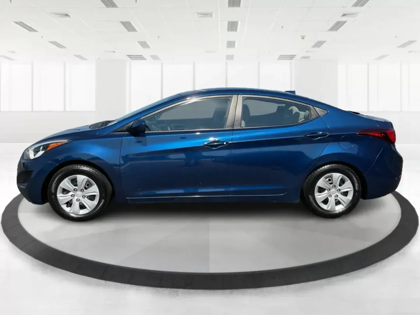 2016 Hyundai Elantra SE (5NPDH4AE5GH) with an Nu 1.8L I-4 DOHC engine, located at 1951 S Dayton Lakeview Rd., New Carlisle, OH, 45344, (937) 908-9800, 39.890999, -84.050255 - **Elevate Your Daily Commute with the 2016 Hyundai Elantra SE at Advantage Car and Credit!**<br /> <br /> Are you tired of your mundane daily commute? Looking for a reliable vehicle that not only delivers performance but also fits your lifestyle? Look no further! The 2016 Hyundai Elantra SE is your - Photo#5