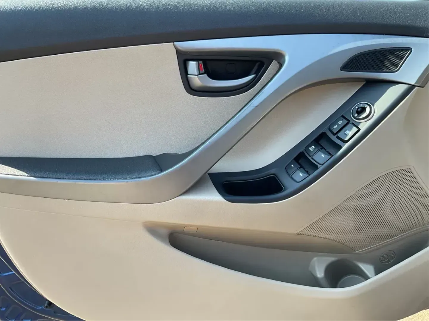 2016 Hyundai Elantra SE (5NPDH4AE5GH) with an Nu 1.8L I-4 DOHC engine, located at 1951 S Dayton Lakeview Rd., New Carlisle, OH, 45344, (937) 908-9800, 39.890999, -84.050255 - **Elevate Your Daily Commute with the 2016 Hyundai Elantra SE at Advantage Car and Credit!**<br /> <br /> Are you tired of your mundane daily commute? Looking for a reliable vehicle that not only delivers performance but also fits your lifestyle? Look no further! The 2016 Hyundai Elantra SE is your - Photo#15