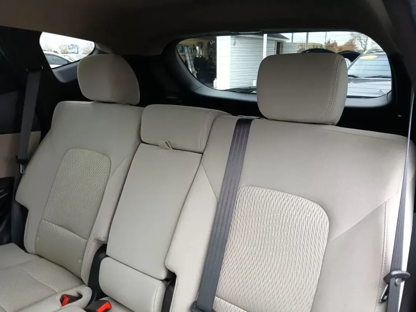 2016 Hyundai Santa Fe Sport 2.4 FWD (5XYZU3LB8GG) with an 2.4L L4 DOHC 16V engine, 6-Speed Automatic transmission, located at 1230 East Main St, Xenia, OH, 45385, (937) 908-9800, 39.688026, -83.910172 - 2016 Hyundai Santa Fe Sport 2.4 FWD - Photo#10