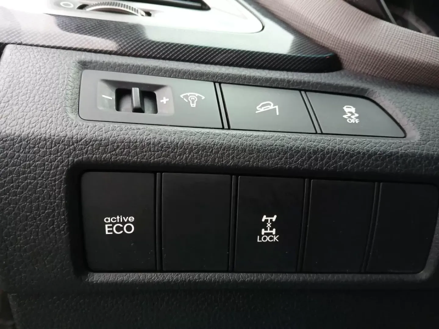 2016 Hyundai Santa Fe Sport 2.4 AWD (5XYZUDLB9GG) with an 2.4L L4 DOHC 16V engine, 6-Speed Automatic transmission, located at 1951 S Dayton Lakeview Rd., New Carlisle, OH, 45344, (937) 908-9800, 39.890999, -84.050255 - **Discover Your Next Adventure with the 2016 Hyundai Santa Fe Sport 2.4 AWD at Advantage Car and Credit!**<br /> <br /> Are you ready to elevate your family outings or weekend getaways? The 2016 Hyundai Santa Fe Sport 2.4 AWD is the perfect companion for anyone seeking comfort, safety, and versatili - Photo#17