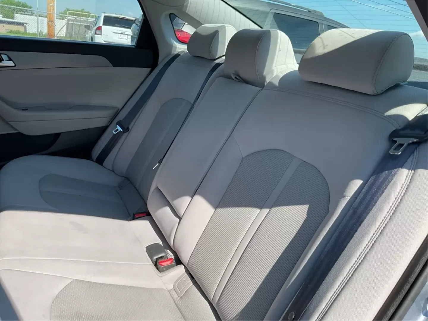 2016 Hyundai Sonata SE (5NPE24AF8GH) with an 2.4L I-4 gasoline direct injection engine, located at 4508 South Dixie Dr, Moraine, OH, 45439, (937) 908-9800, 39.689976, -84.218452 - Are you in search of a reliable sedan that's perfect for daily commutes, weekend getaways, or family outings? Look no further than this 2016 Hyundai Sonata SE, now available at Advantage Car and Credit in Fairborn, OH. With its sleek Symphony Silver exterior and impressive features, this vehicle is - Photo#9
