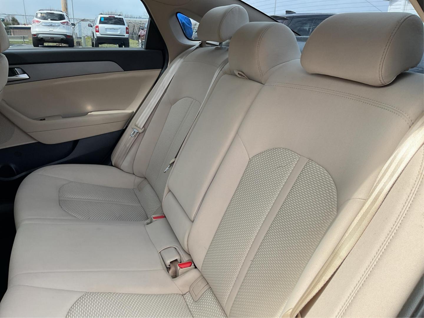 2016 Hyundai Sonata SE (5NPE24AF9GH) with an 2.4L I-4 gasoline direct injection engine, located at 1230 East Main St, Xenia, OH, 45385, (937) 908-9800, 39.688026, -83.910172 - 2016 Hyundai Sonata SE - Photo#9