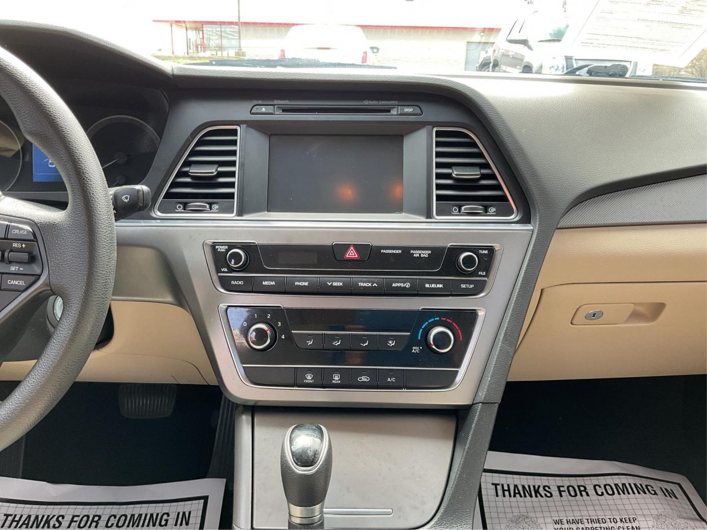2016 Hyundai Sonata SE (5NPE24AF9GH) with an 2.4L I-4 gasoline direct injection engine, located at 1230 East Main St, Xenia, OH, 45385, (937) 908-9800, 39.688026, -83.910172 - 2016 Hyundai Sonata SE - Photo#12
