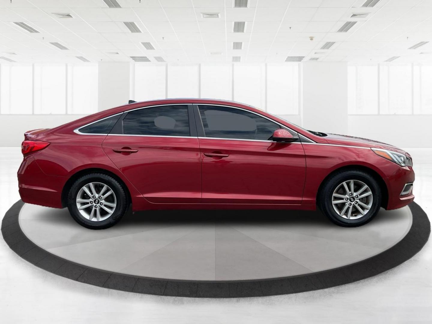 2016 Hyundai Sonata SE (5NPE24AF9GH) with an 2.4L I-4 gasoline direct injection engine, located at 1230 East Main St, Xenia, OH, 45385, (937) 908-9800, 39.688026, -83.910172 - 2016 Hyundai Sonata SE - Photo#1