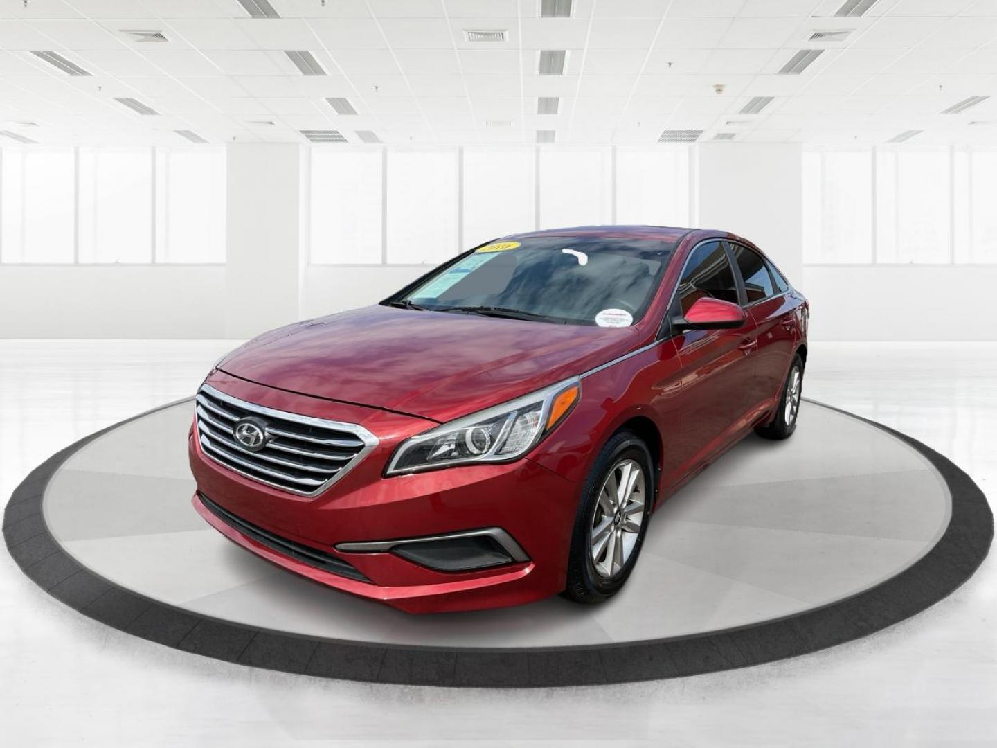 2016 Hyundai Sonata SE (5NPE24AF9GH) with an 2.4L I-4 gasoline direct injection engine, located at 1230 East Main St, Xenia, OH, 45385, (937) 908-9800, 39.688026, -83.910172 - 2016 Hyundai Sonata SE - Photo#7