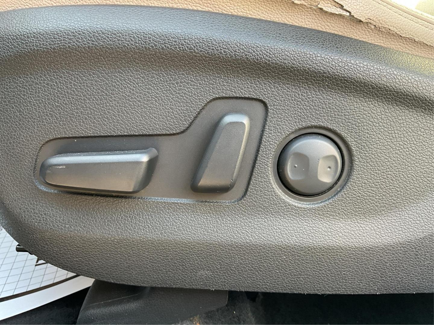 2016 Hyundai Tucson Limited (KM8J3CA20GU) with an 1.6L I-4 gasoline direct injection engine, located at 1099 N County Rd 25A, Troy, OH, 45373, (937) 908-9800, 40.057079, -84.212883 - 2016 Hyundai Tucson Limited - Photo#17