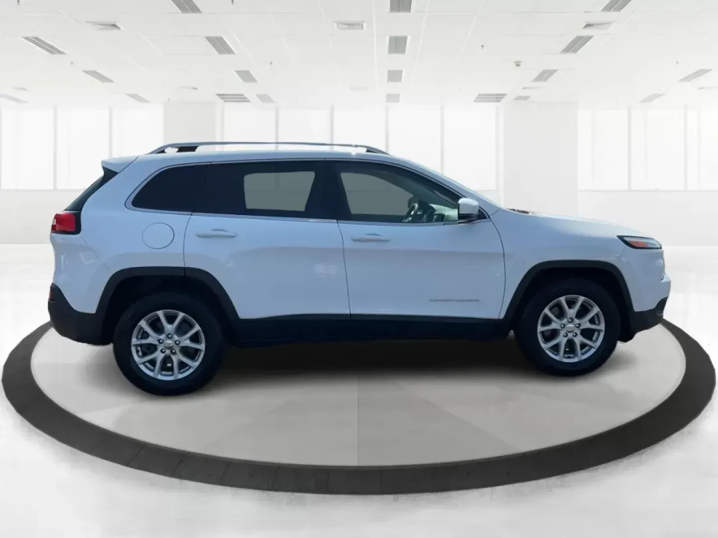 2016 Jeep Cherokee Latitude (1C4PJMCS9GW) with an Other engine, located at 8750 N County Rd 25A, Piqua, OH, 45356, (937) 908-9800, 40.164391, -84.232513 - 2016 Jeep Cherokee Latitude - Photo#1