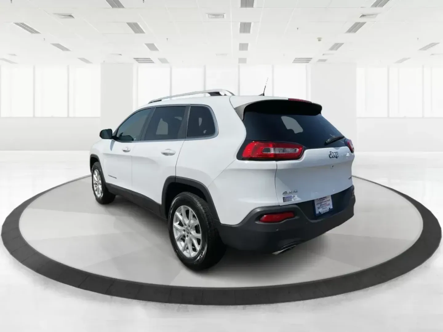 2016 Jeep Cherokee Latitude (1C4PJMCS9GW) with an Other engine, located at 8750 N County Rd 25A, Piqua, OH, 45356, (937) 908-9800, 40.164391, -84.232513 - 2016 Jeep Cherokee Latitude - Photo#4