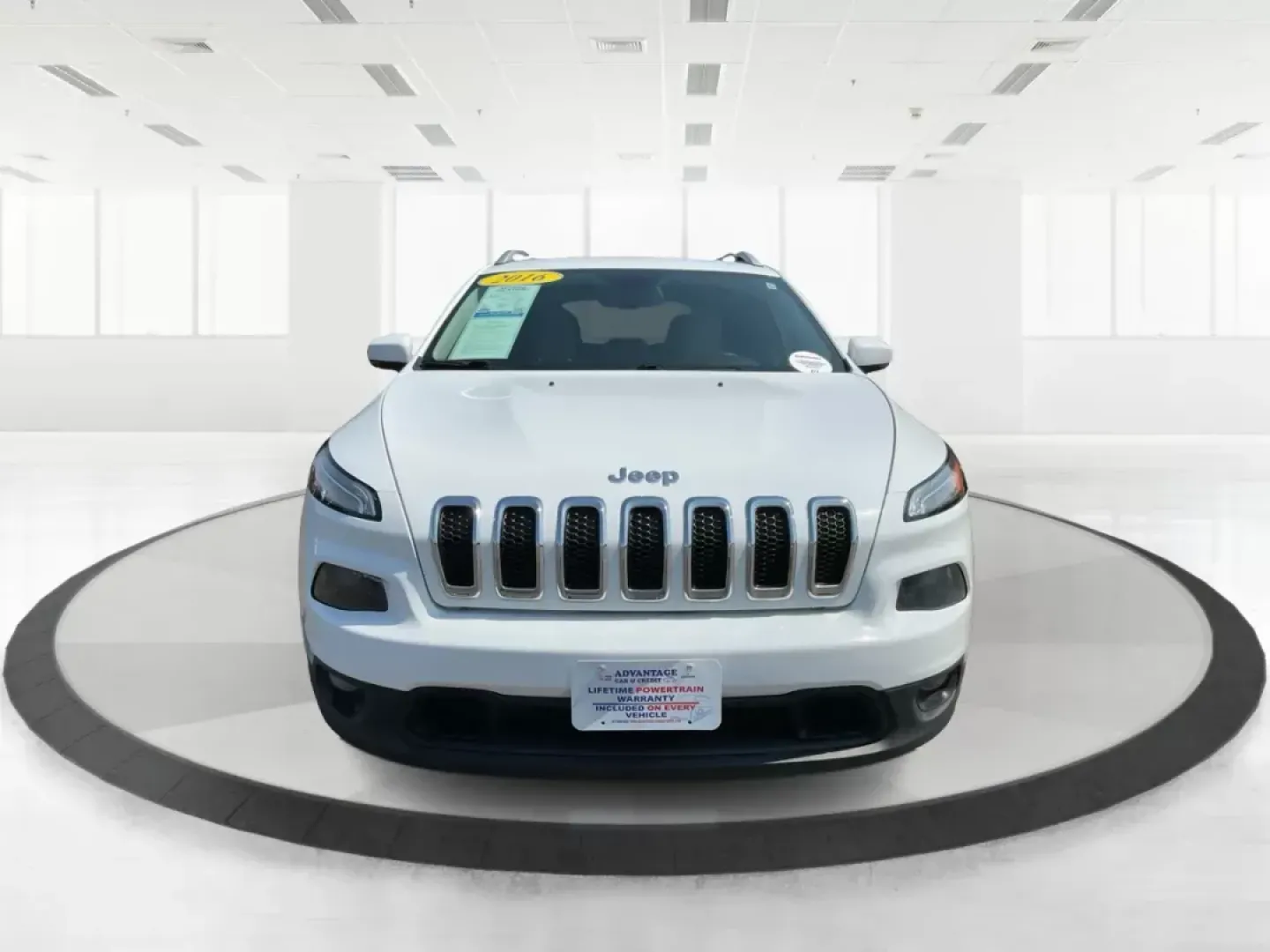 2016 Jeep Cherokee Latitude (1C4PJMCS9GW) with an Other engine, located at 8750 N County Rd 25A, Piqua, OH, 45356, (937) 908-9800, 40.164391, -84.232513 - 2016 Jeep Cherokee Latitude - Photo#6