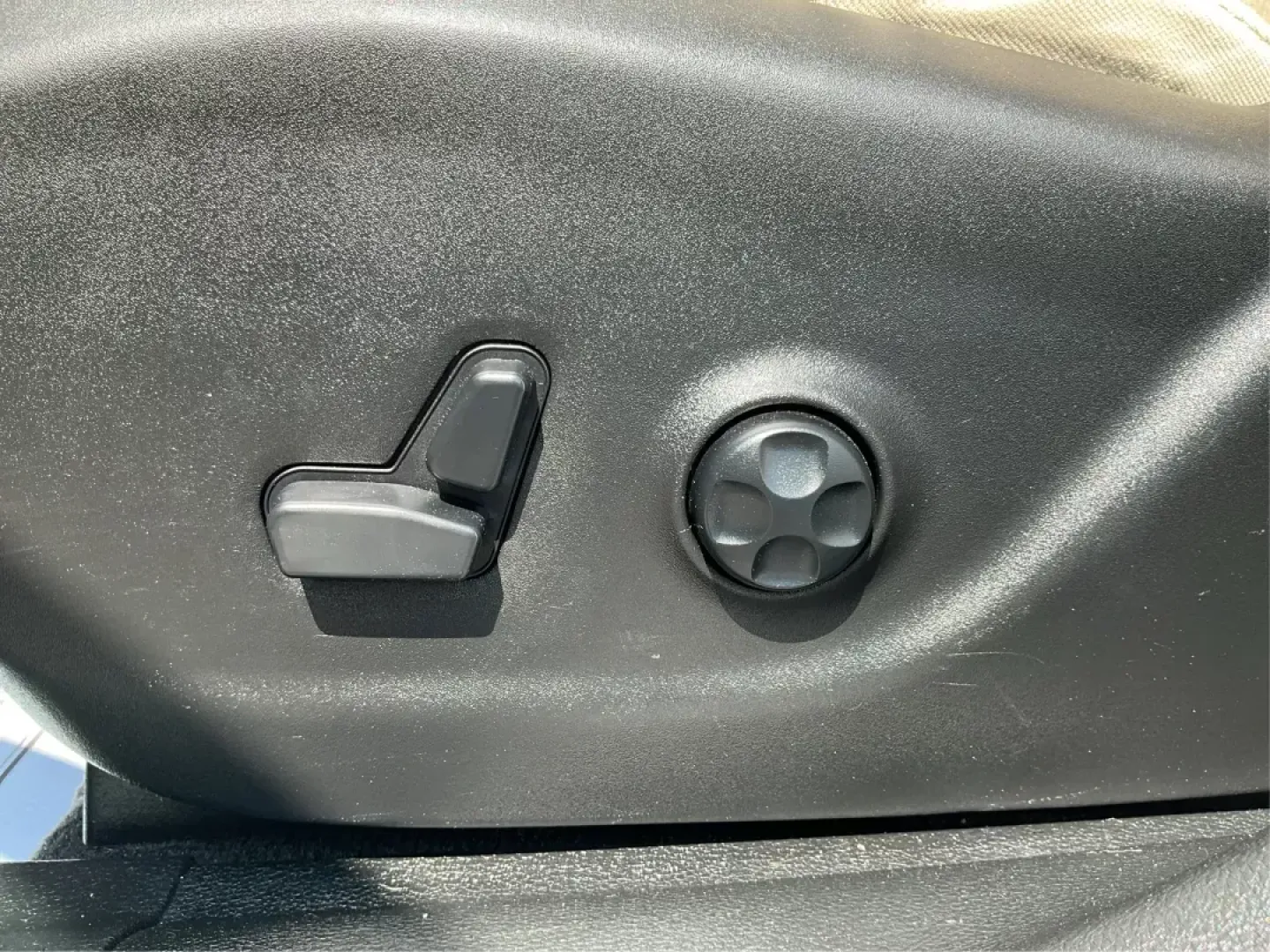 2016 Jeep Cherokee Latitude (1C4PJMCS9GW) with an Other engine, located at 8750 N County Rd 25A, Piqua, OH, 45356, (937) 908-9800, 40.164391, -84.232513 - 2016 Jeep Cherokee Latitude - Photo#17