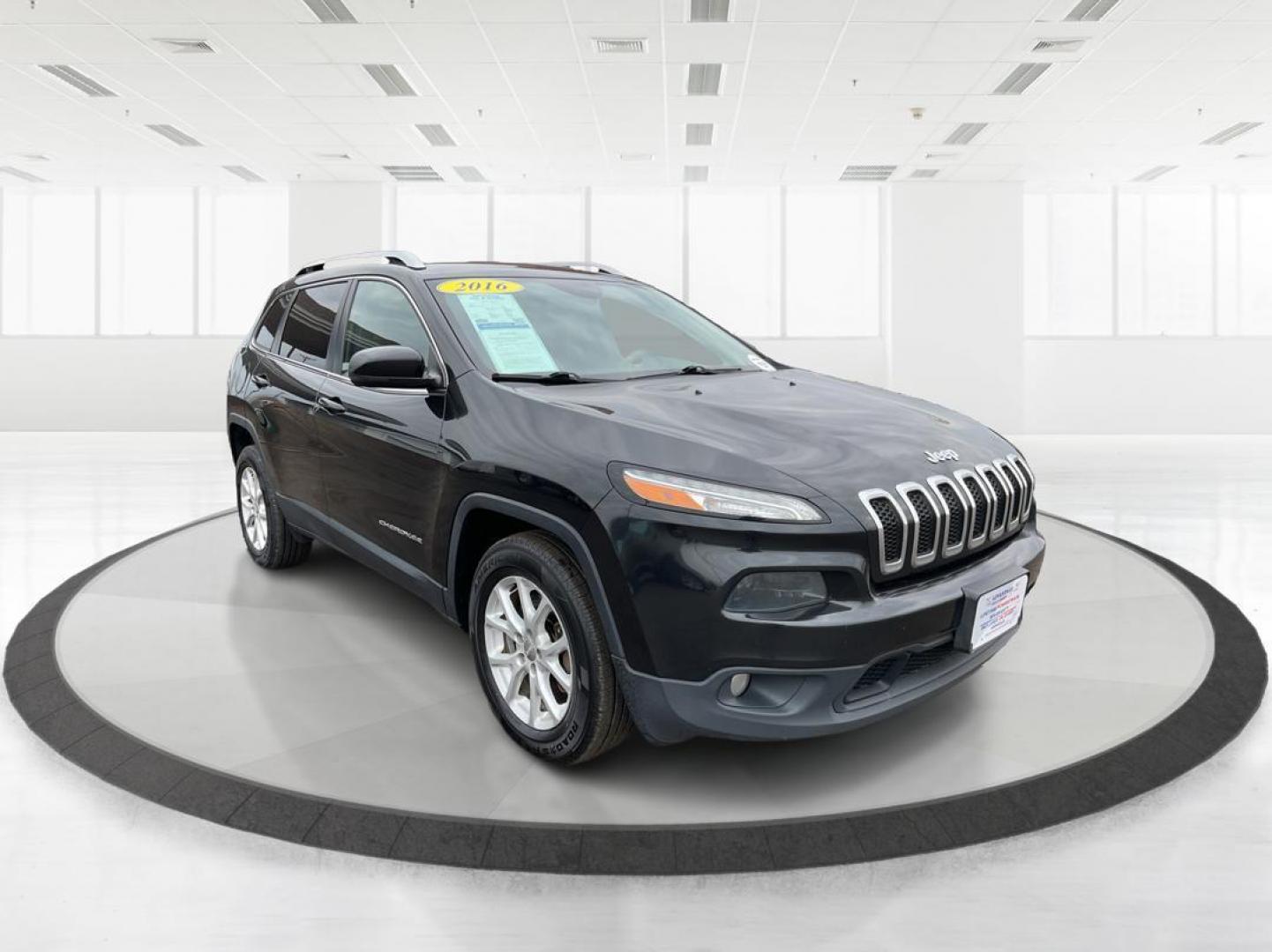 2016 Jeep Cherokee Latitude (1C4PJMCS0GW) with an Pentastar 3.2L V-6 DOHC engine, located at 1951 S Dayton Lakeview Rd., New Carlisle, OH, 45344, (937) 908-9800, 39.890999, -84.050255 - 2016 Jeep Cherokee Latitude - Photo#0