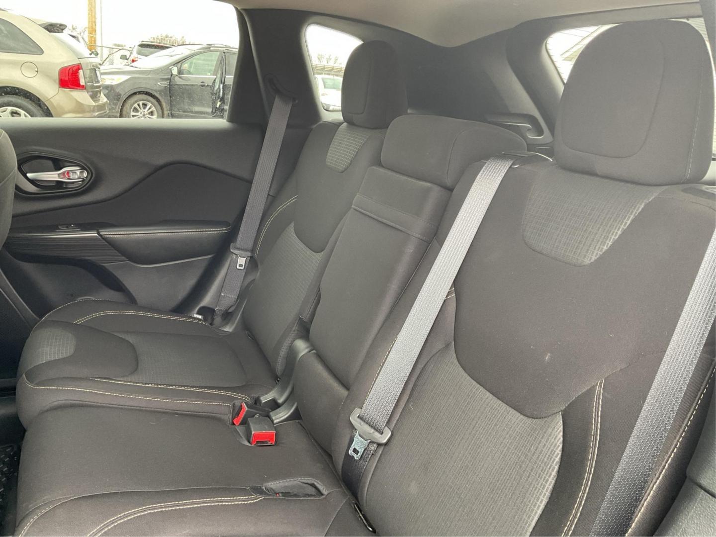 2016 Jeep Cherokee Latitude (1C4PJMCS0GW) with an Pentastar 3.2L V-6 DOHC engine, located at 1951 S Dayton Lakeview Rd., New Carlisle, OH, 45344, (937) 908-9800, 39.890999, -84.050255 - 2016 Jeep Cherokee Latitude - Photo#9