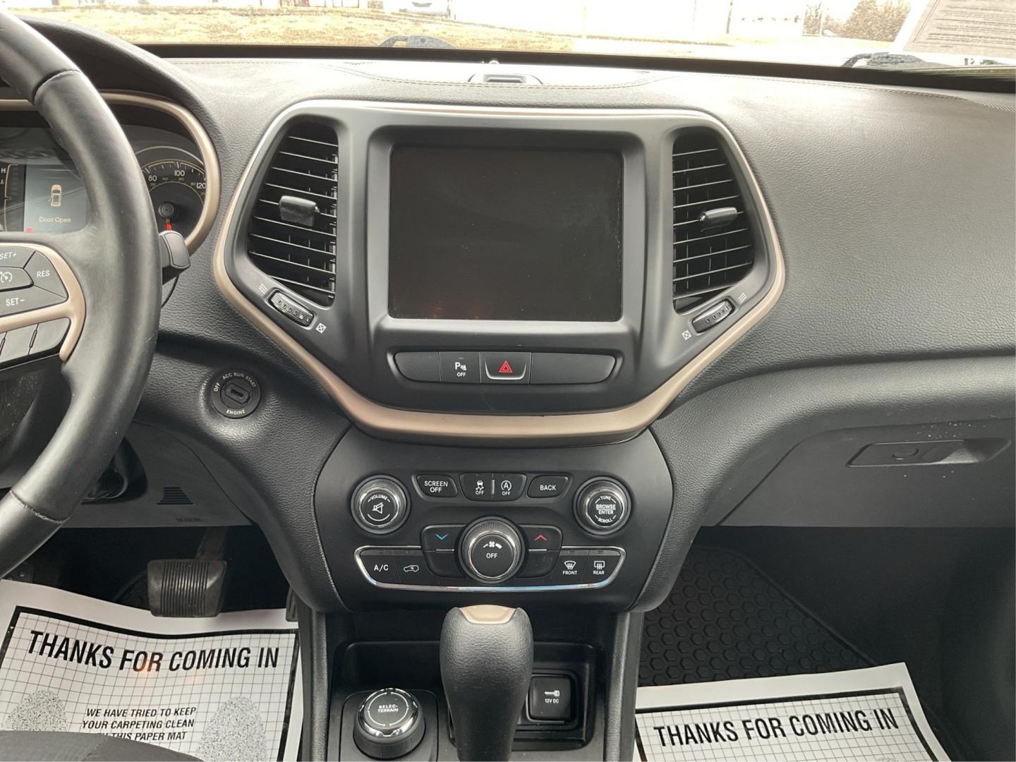 2016 Jeep Cherokee Latitude (1C4PJMCS0GW) with an Pentastar 3.2L V-6 DOHC engine, located at 1951 S Dayton Lakeview Rd., New Carlisle, OH, 45344, (937) 908-9800, 39.890999, -84.050255 - 2016 Jeep Cherokee Latitude - Photo#12